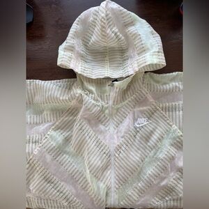 Nike light jacket oversized unique pattern and fabric weave women’s XL